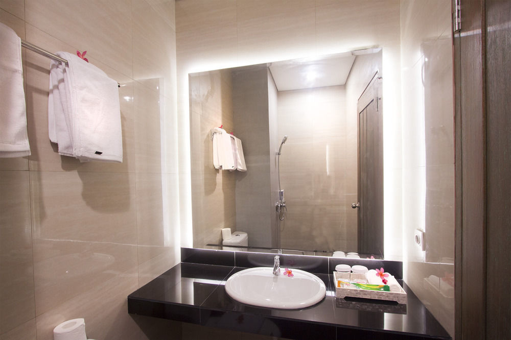 Zen Rooms Seminyak Kayu Jati Exterior foto